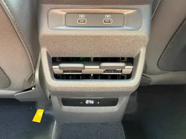 Audi Q3 view 15