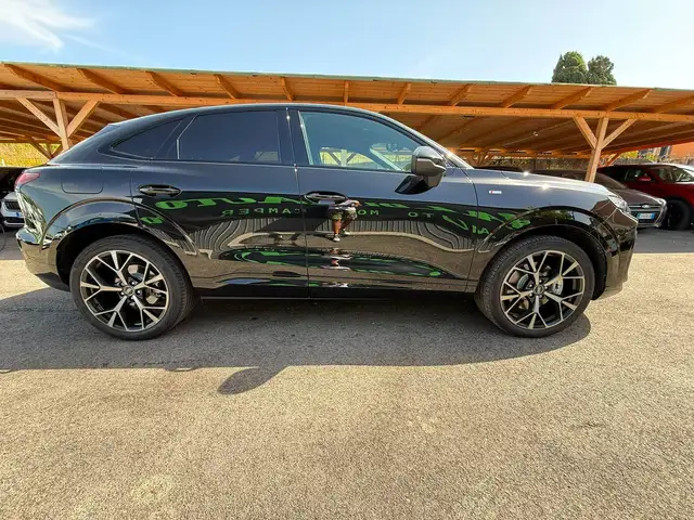 Audi Q3 view 7