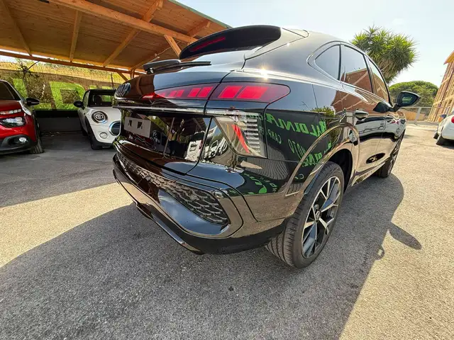 Audi Q3 view 6