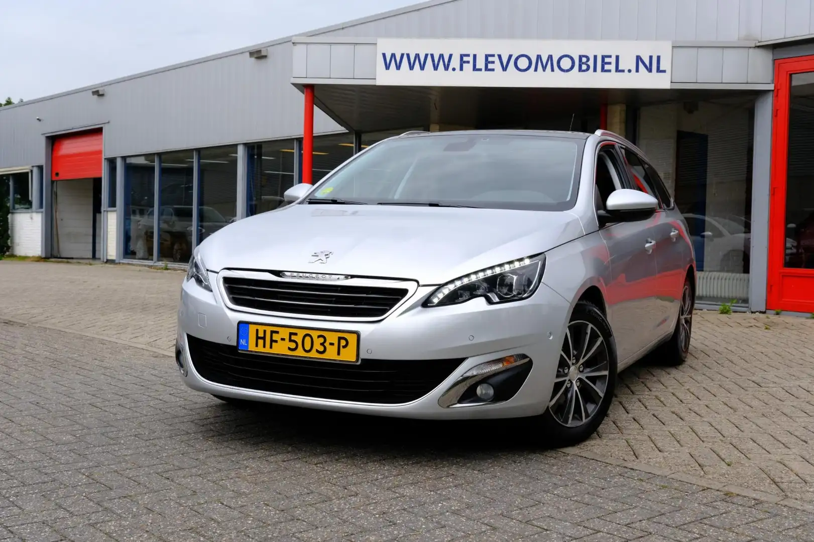 Peugeot 308 SW 1.6 BlueHDI Allure Pano|Clima|Nav|PDC|Cam|Half Grijs - 1