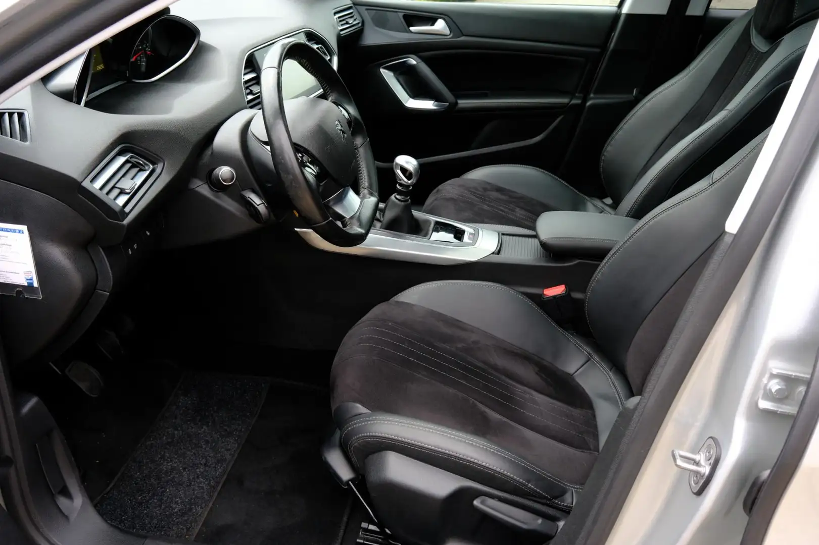 Peugeot 308 SW 1.6 BlueHDI Allure Pano|Clima|Nav|PDC|Cam|Half Grijs - 2