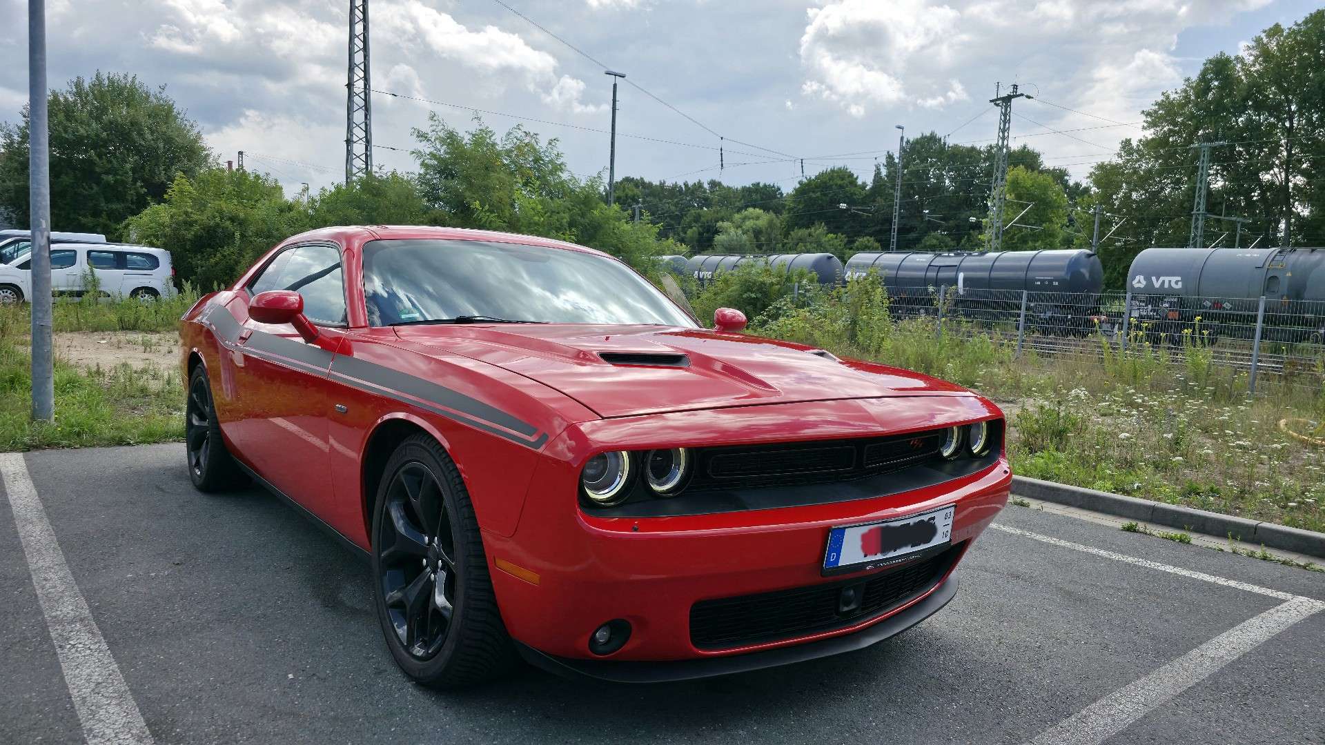 Second hand Dodge Challenger 5.7