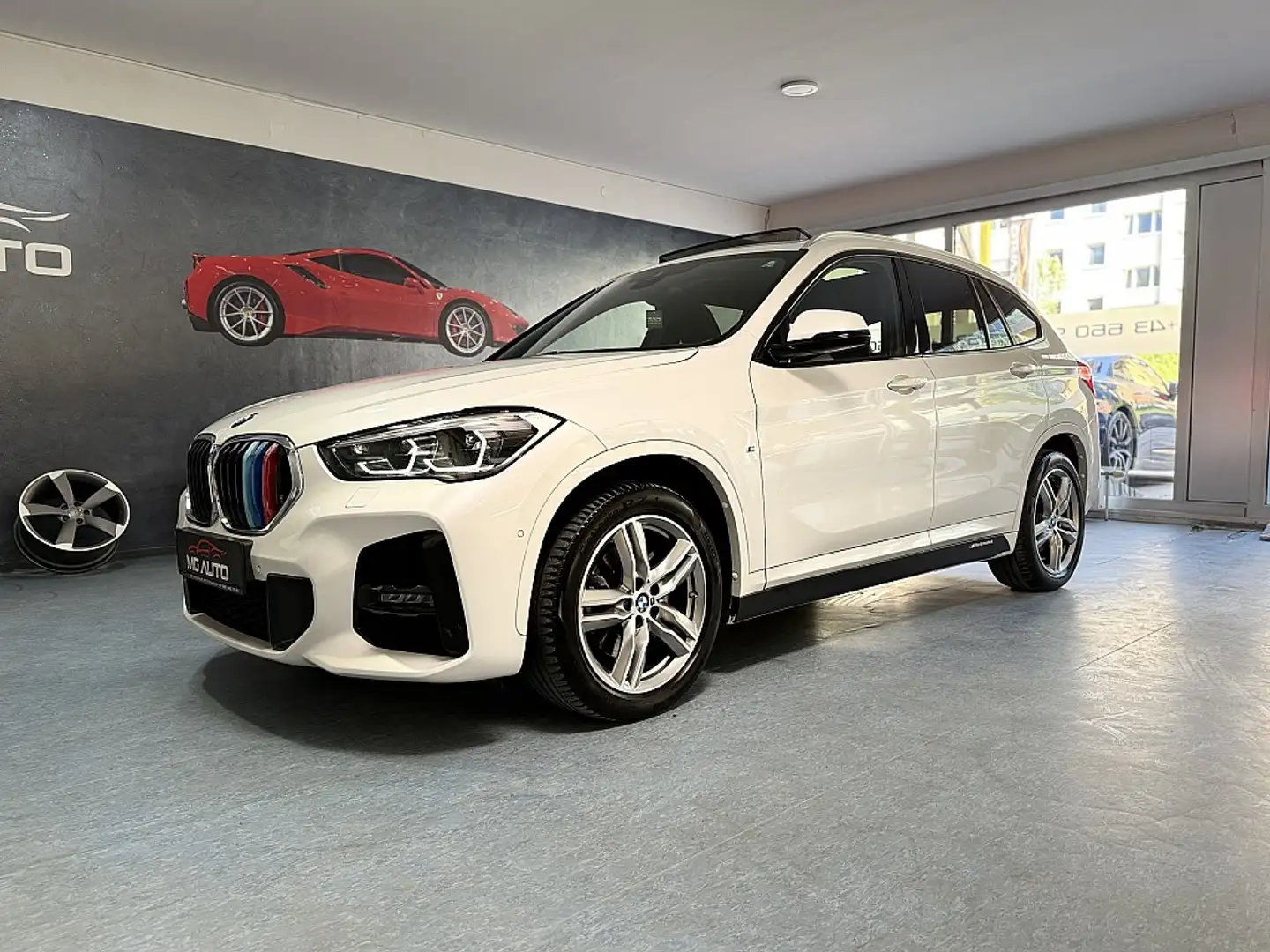 BMW X1 xDrive 20d Aut. *190 PS*M-PAKET*HEAD-UP*PANO*AHK* Wit - 1