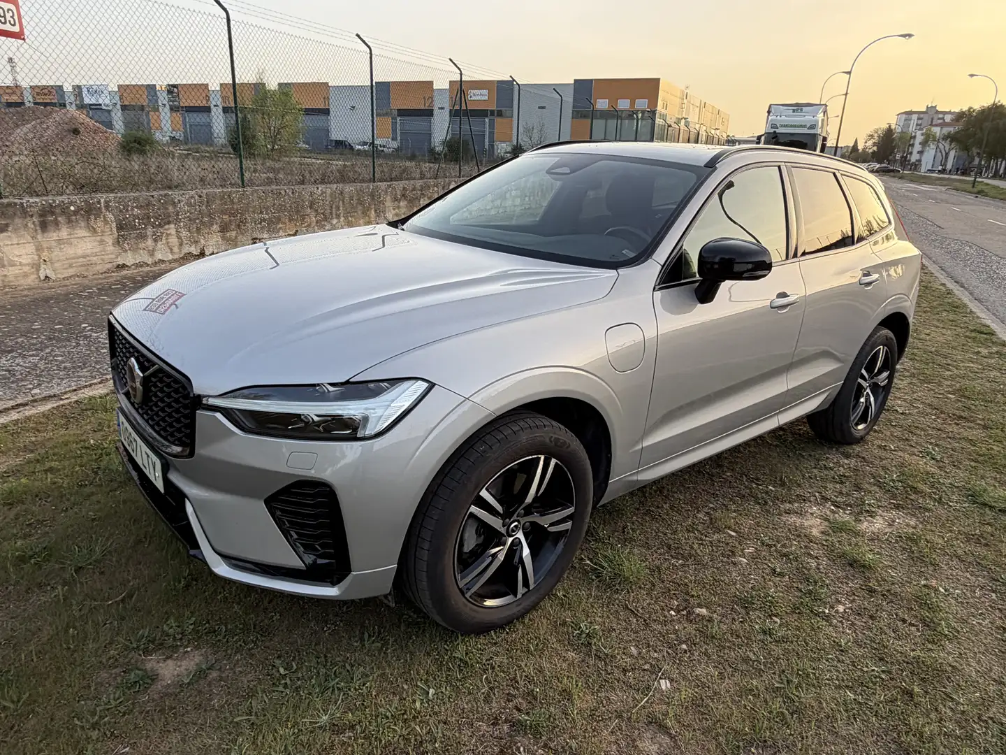 Volvo XC60 T6 Twin Recharge R-Design Gris - 1
