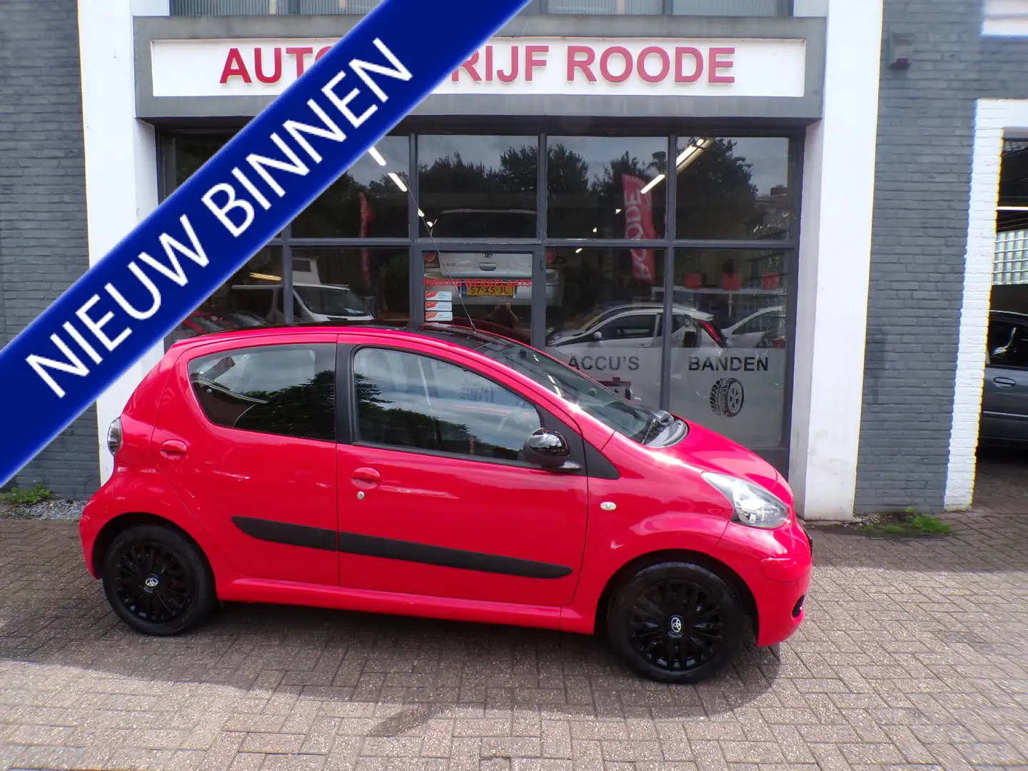Toyota Aygo 1.0-12V 5-Drs Black Line AIRCO,DEALER AUTO! Rot - 1