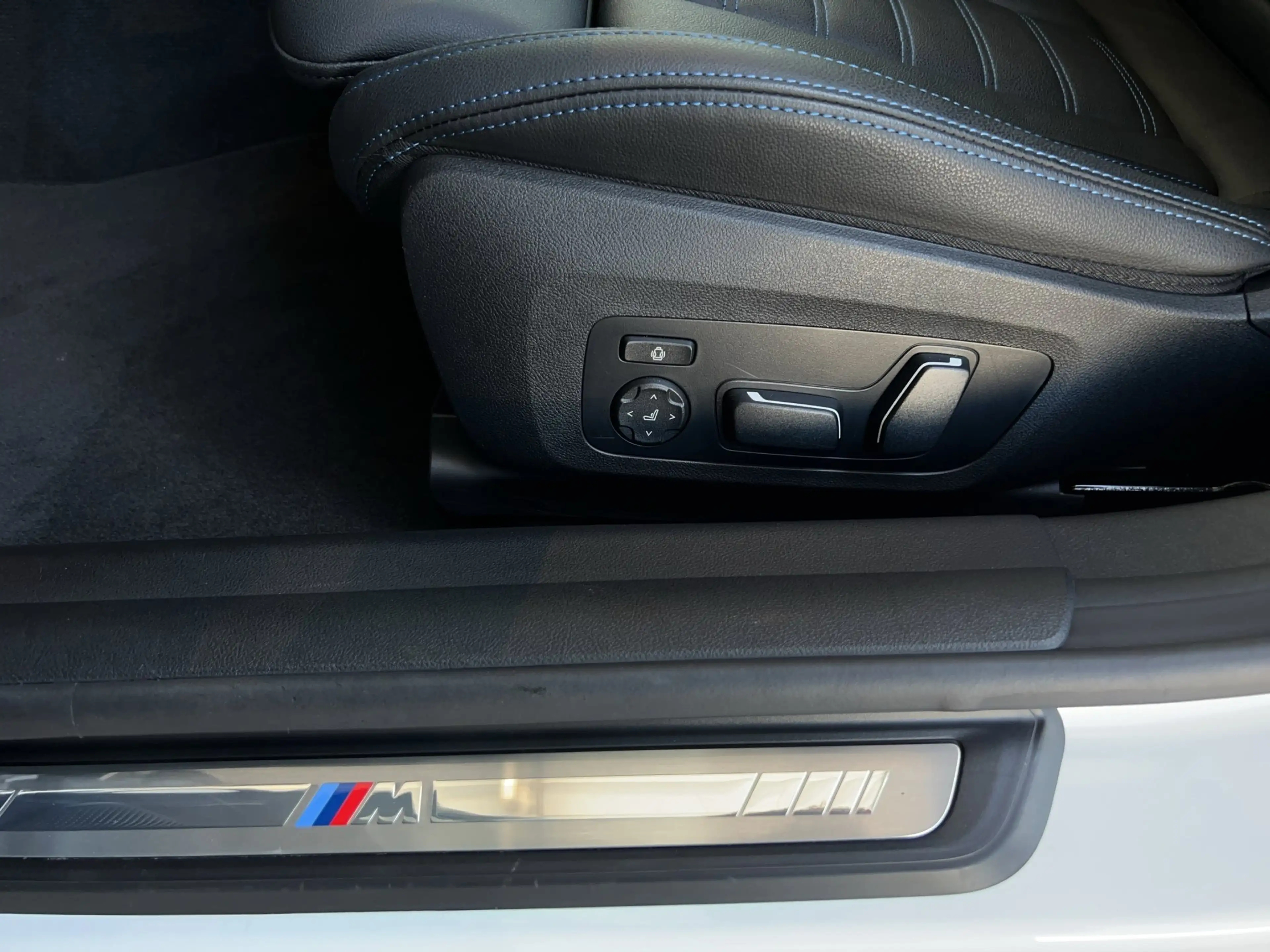BMW i4 M50 xDrive M-Pro adapLED 360° eGSD Keyless — photo 11