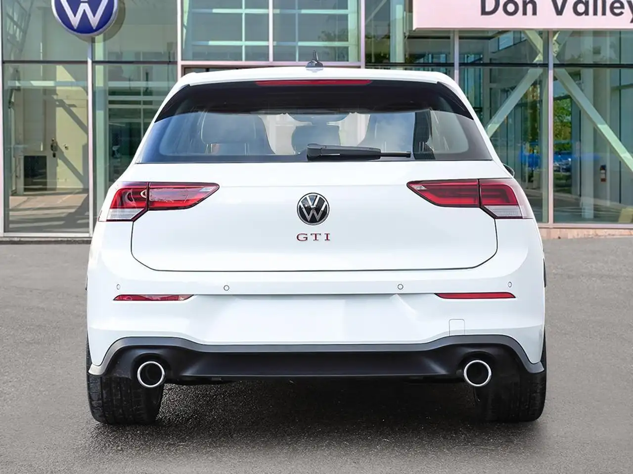 Volkswagen Golf GTI снимка Volkswagen Golf GTI