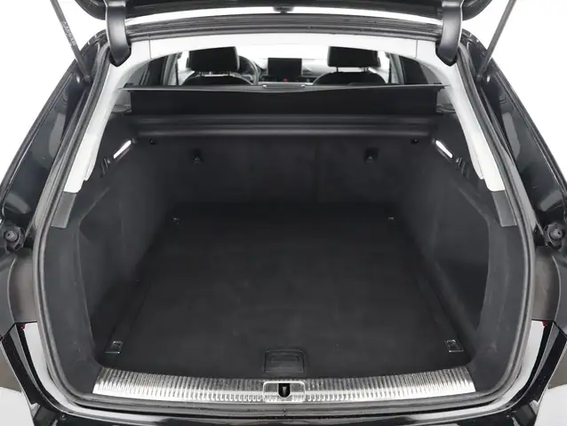 Audi A4 view 7