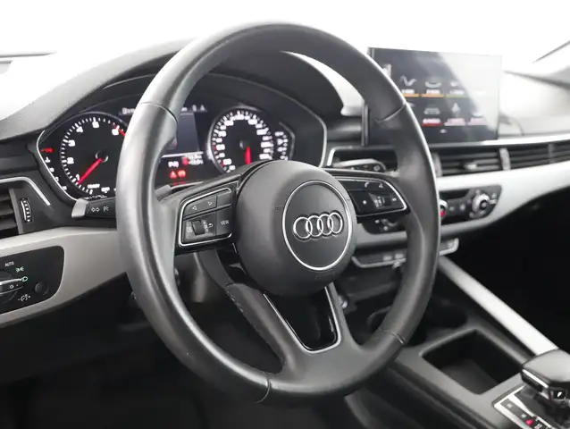 Audi A4 view 11