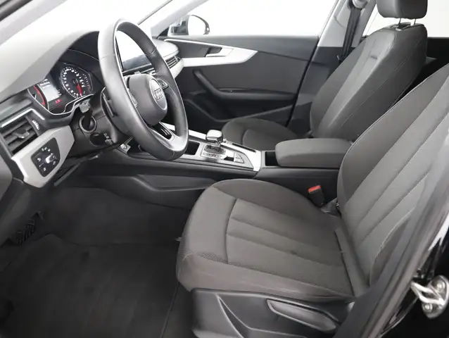 Audi A4 view 8