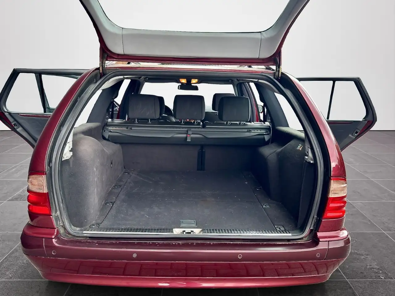 Mercedes-Benz E 220 T CDI AUTOM*XENON*PDC*STANDHEIZ*TÜV NEU*, foto 5