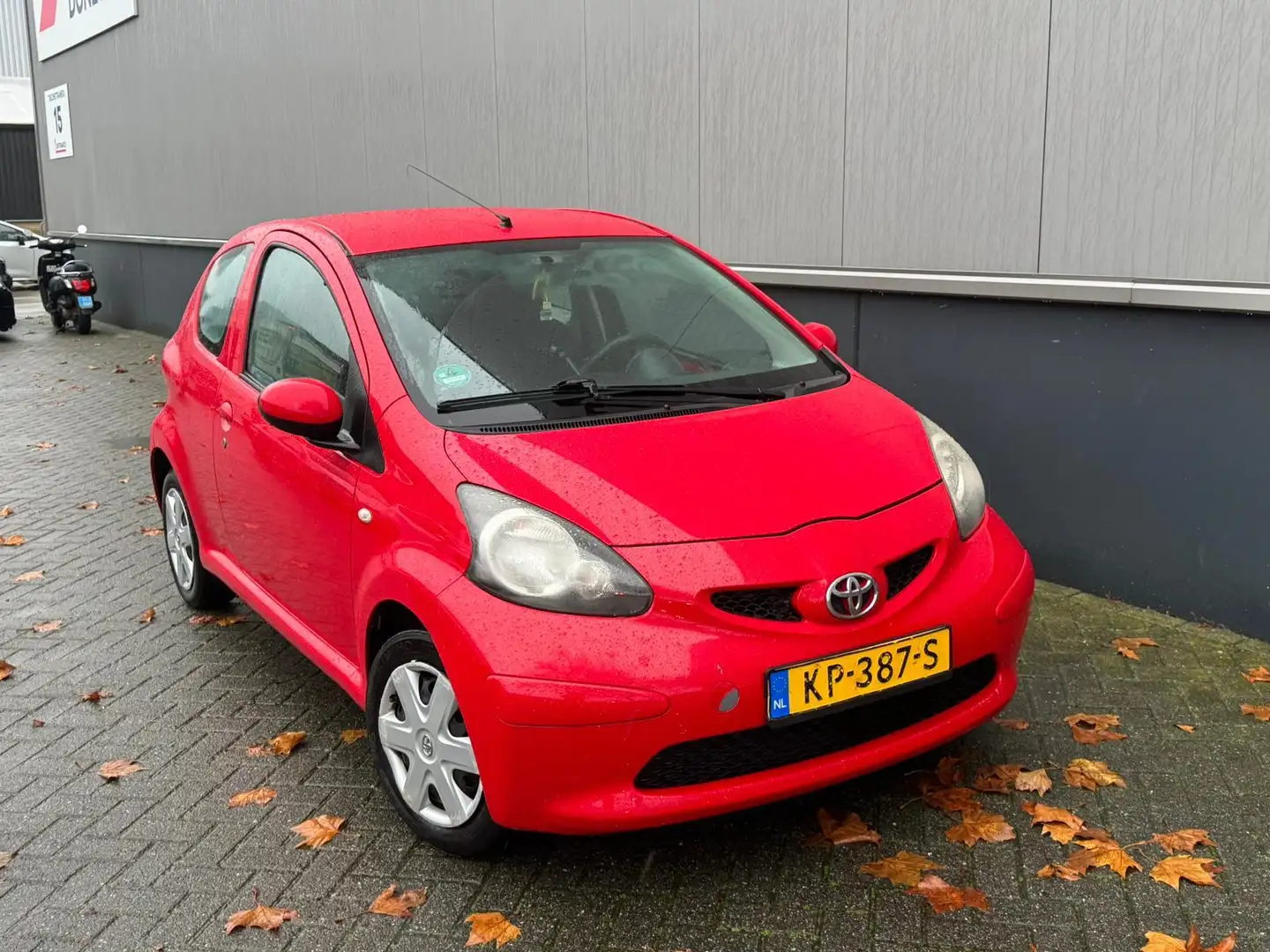 Toyota Aygo 1.0-12V + Elektrische Ramen airco Nieuwe apk Rot - 2