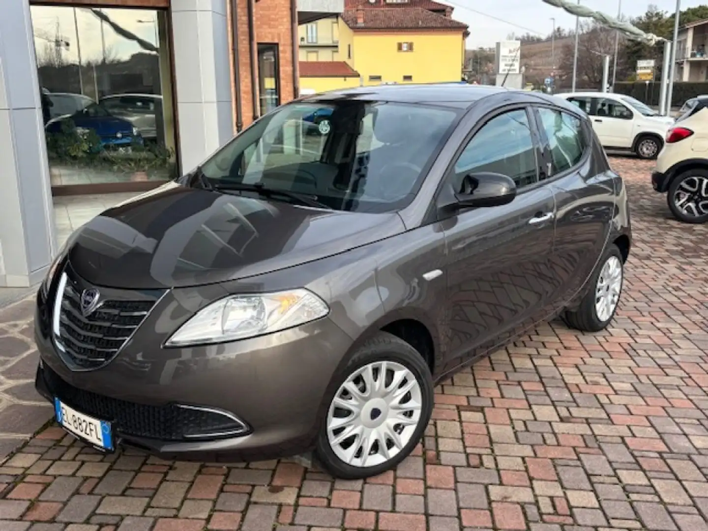 Lancia Ypsilon 1.2 69 CV 5 porte S&S Gold Grigio - 1