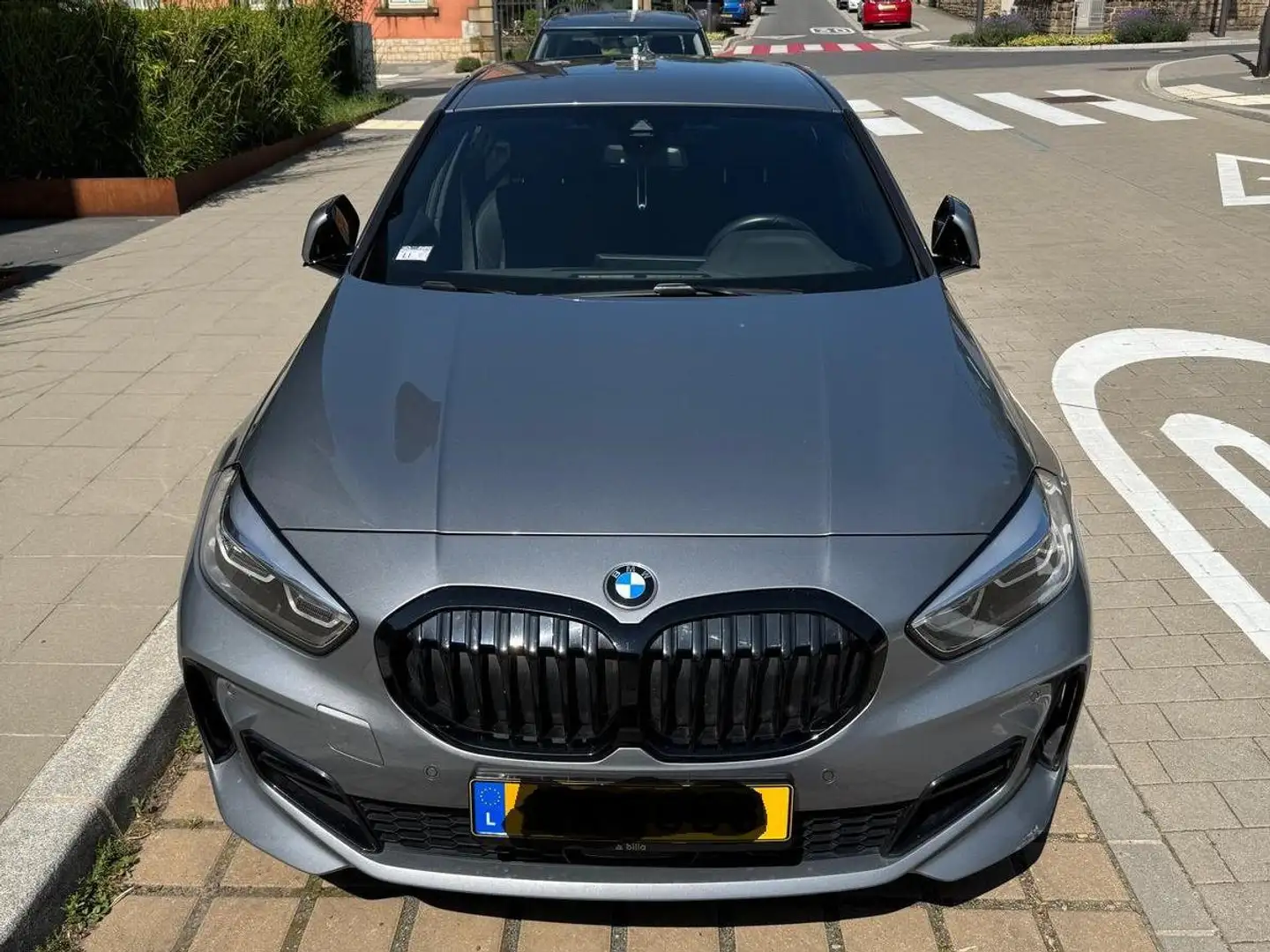 BMW 118 118d Aut. M Sport Gris - 1