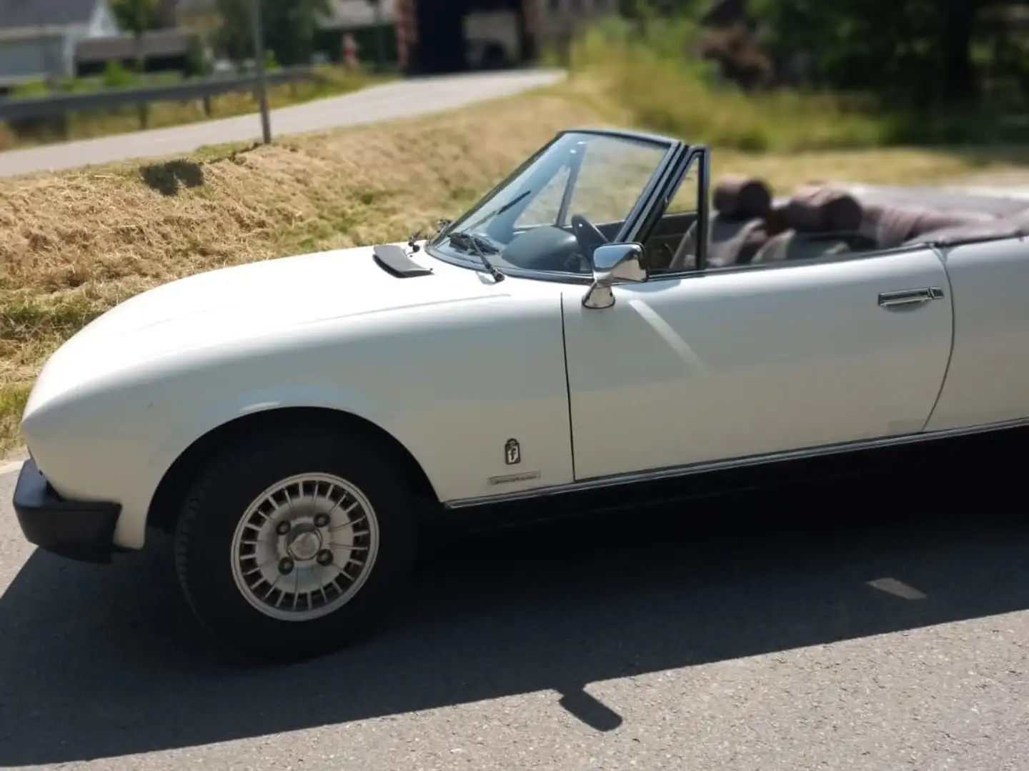 Peugeot 504 504 Cabrio H-Kennzeichen / Verdeck Schwarz bijela - 1