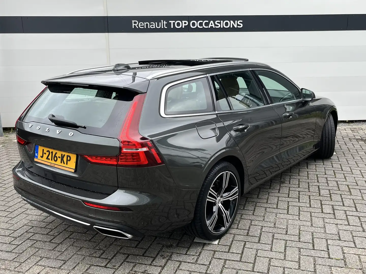 Volvo V60 2.0 B4 Inscription | Panoramadak | Harman kardon A Grigio - 2