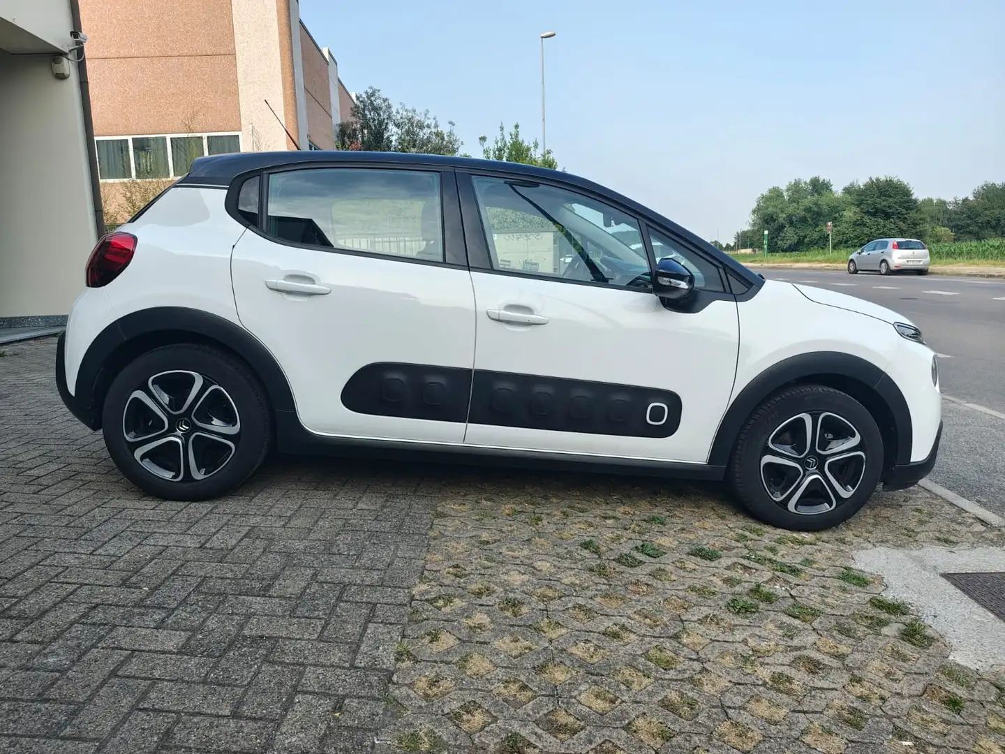 Citroen C3 1.2 puretech Shine s RETROCAMERA Bianco - 2