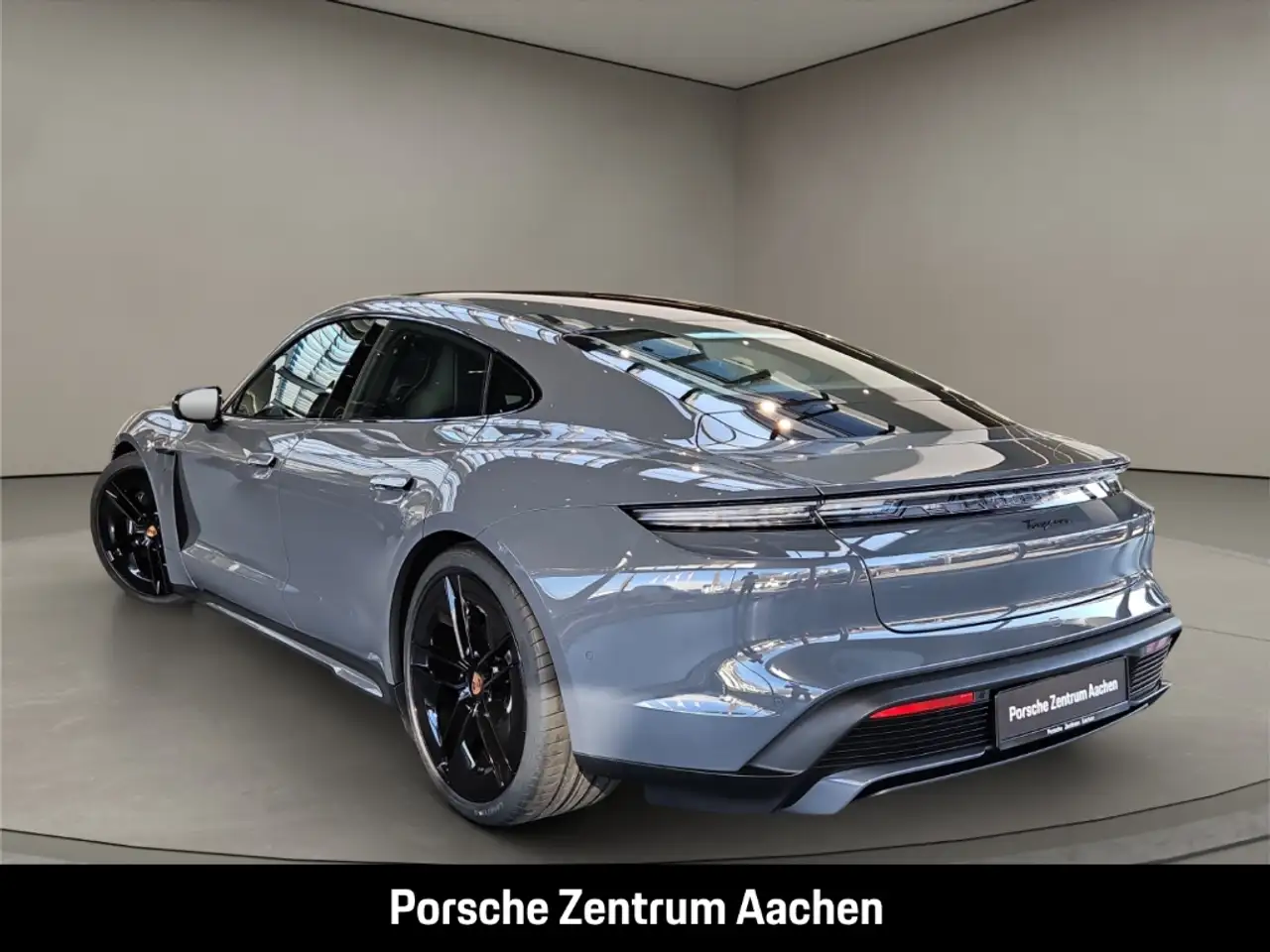 Porsche Taycan Black Edition InnoDrive Head-Up 21-Zoll 3