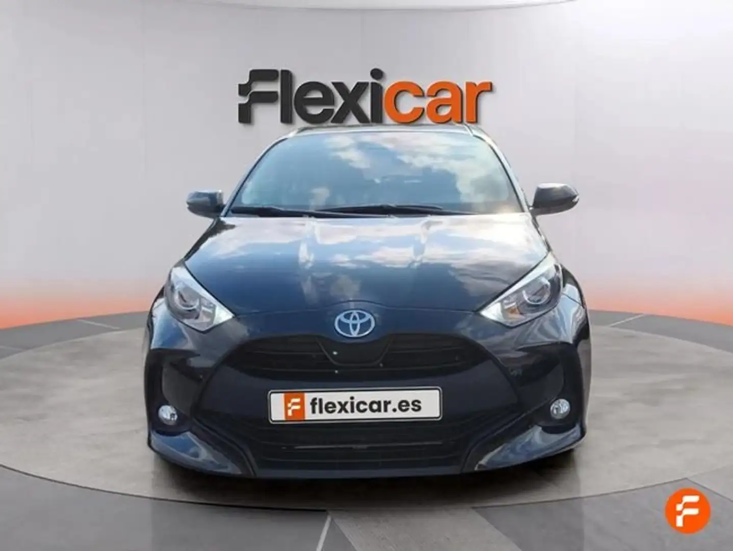 Toyota Yaris 120H 1.5 Active Plus Negro - 2