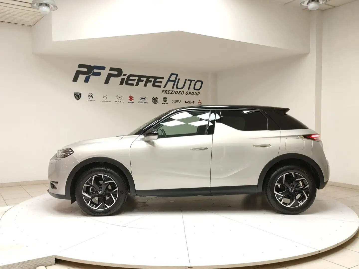 DS Automobiles DS 3 Crossback 3 Crossback - DS 3 Crossback PureTech 100 Faubourg Grigio - 2