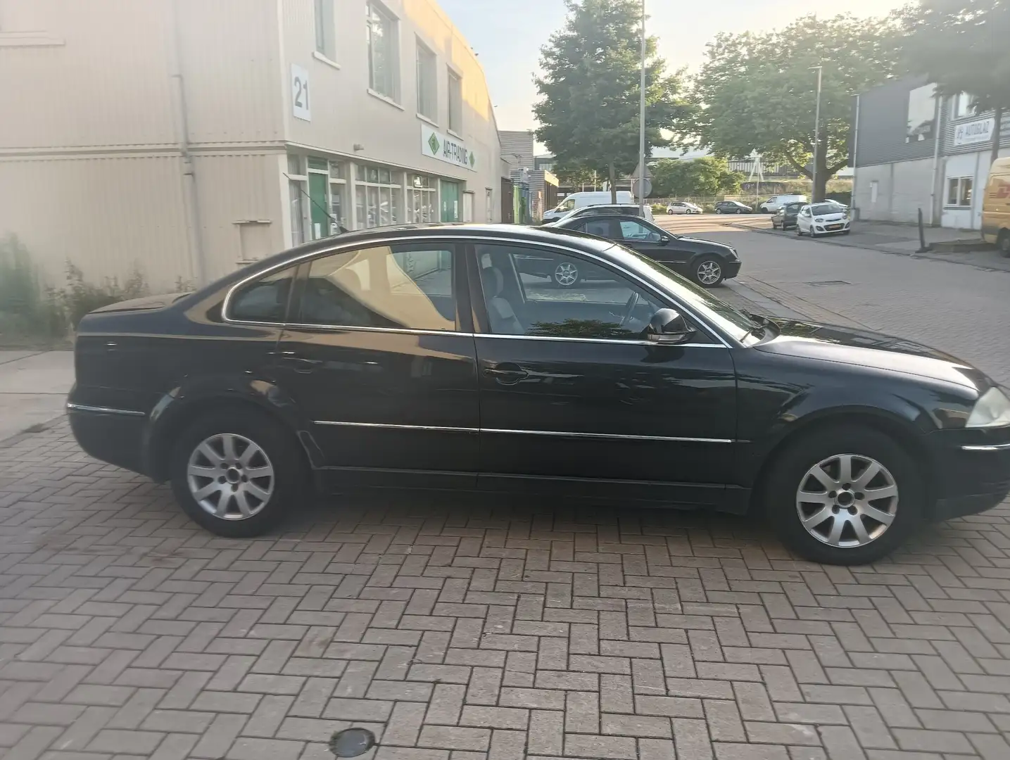 Volkswagen Passat 1.9 TDI Athene Zwart - 2