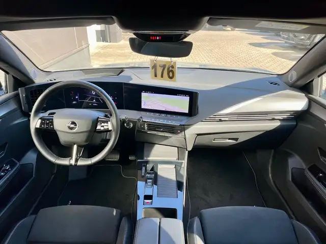 Opel Astra view 10