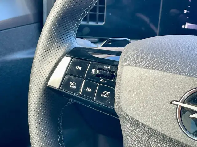 Opel Astra view 12