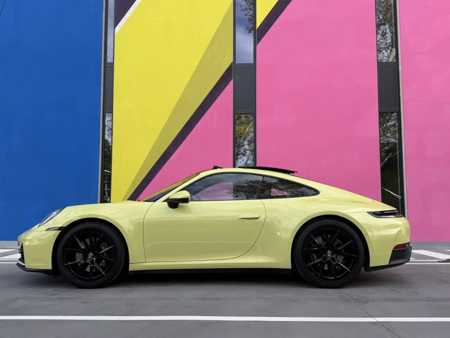 Porsche 992 Carrera Coupé PDK Amarillo - 2