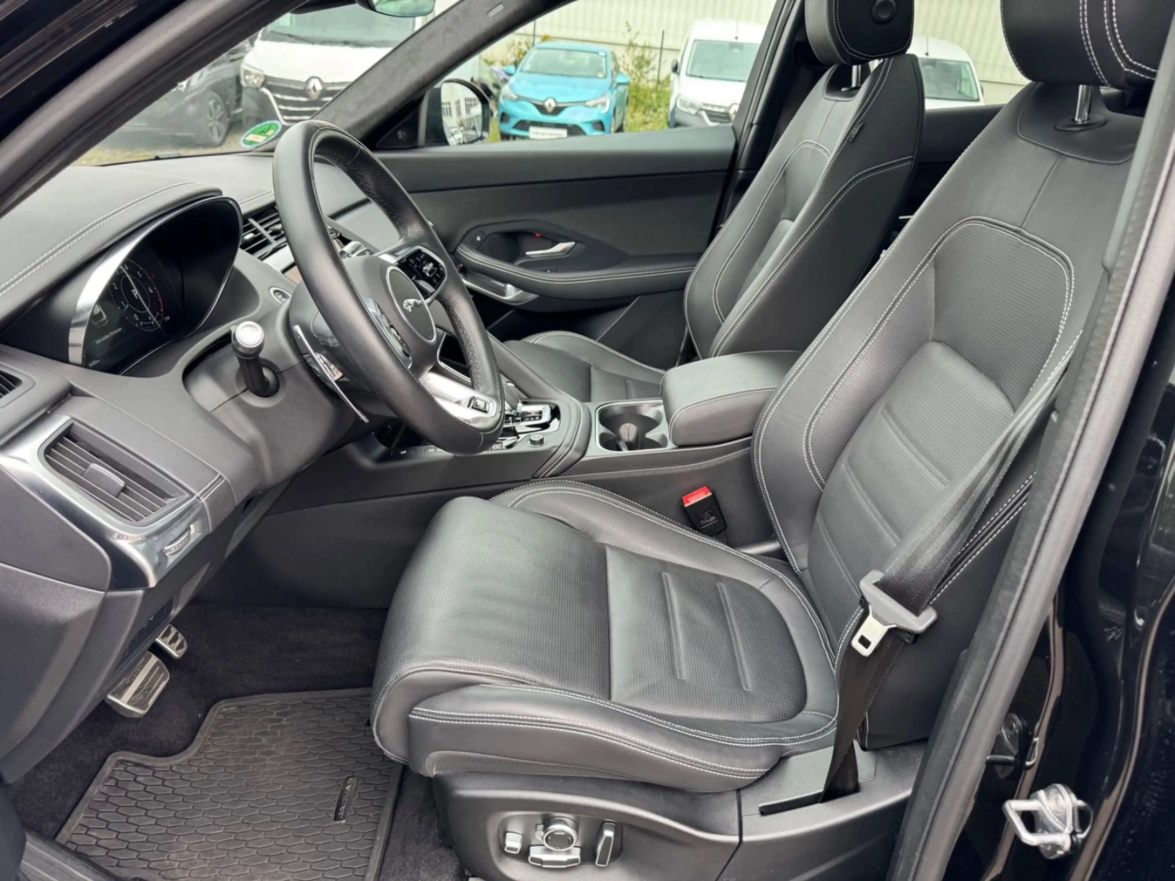 Jaguar E-Pace E-PACE R-Dynamic HSE AWD — photo 10