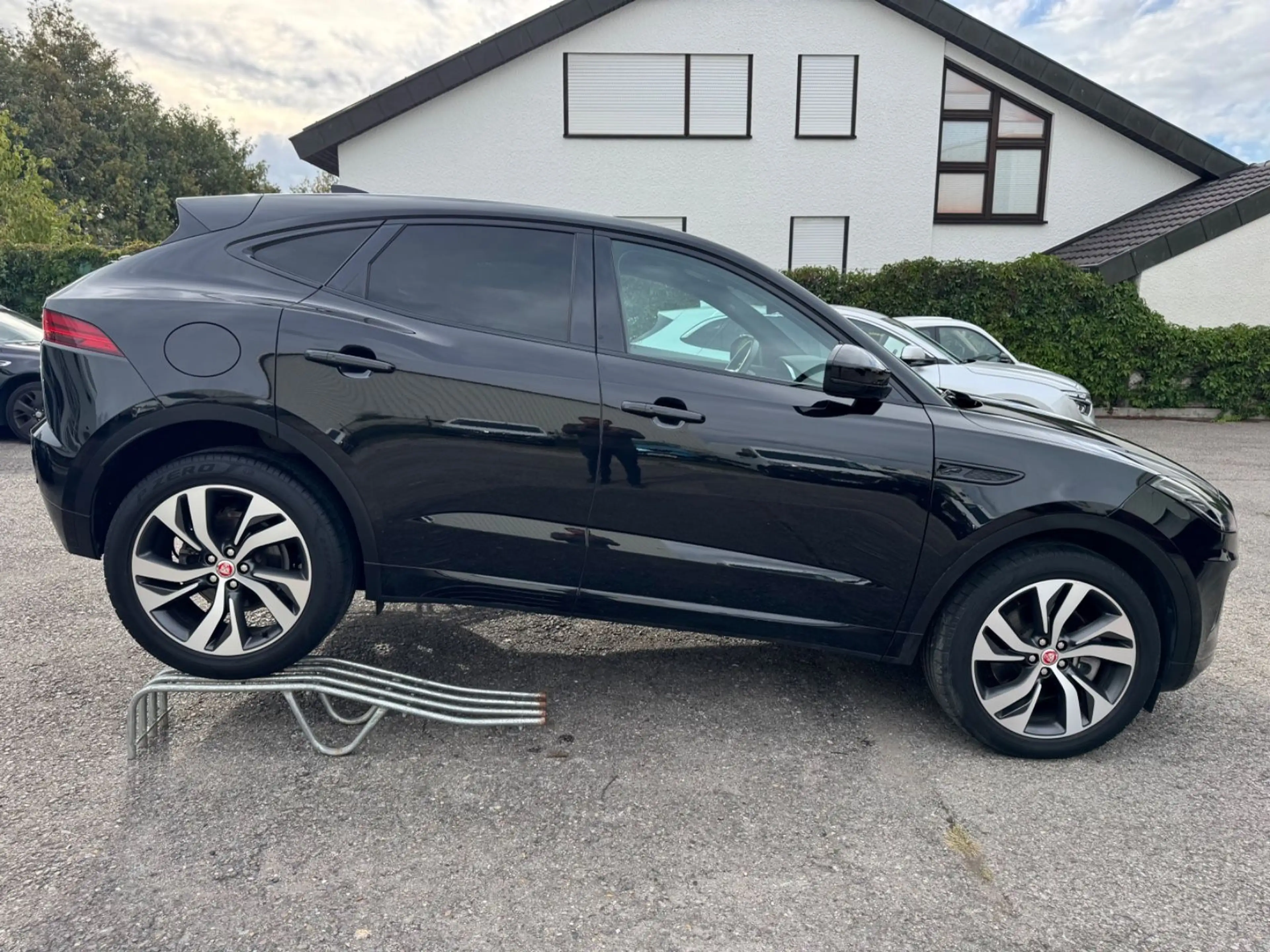Jaguar E-Pace E-PACE R-Dynamic HSE AWD — photo 6