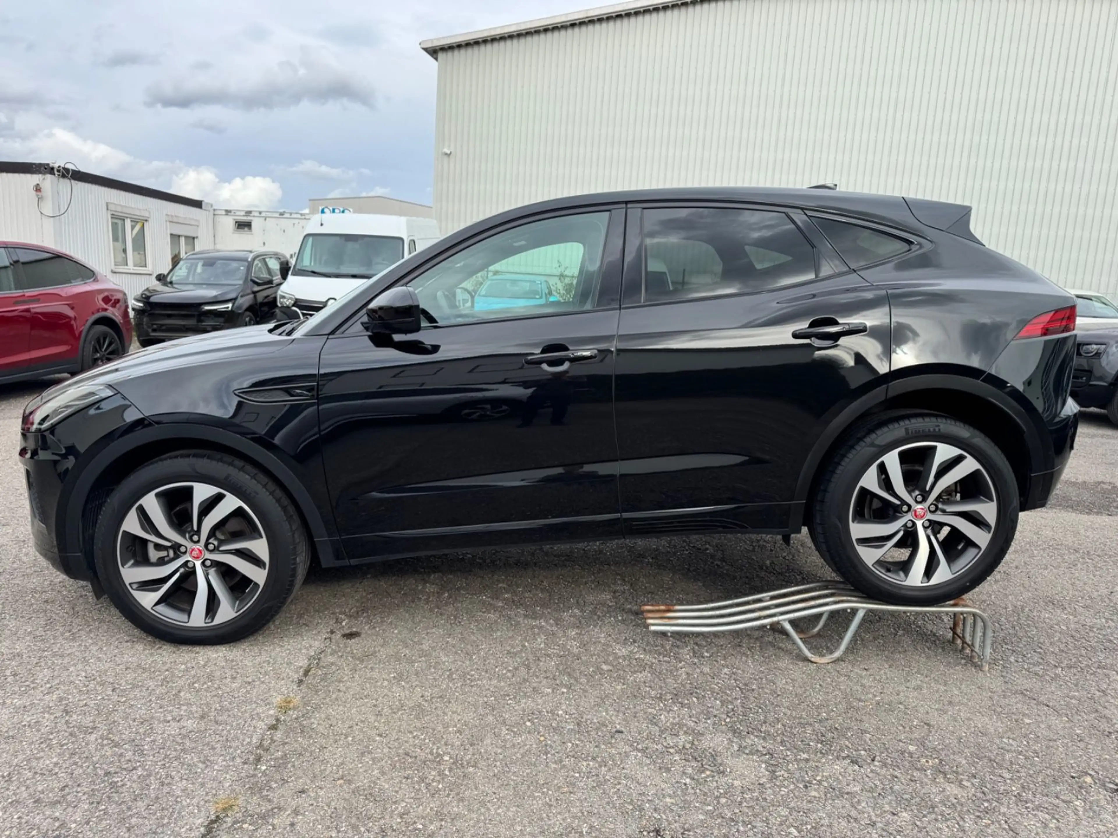 Jaguar E-Pace E-PACE R-Dynamic HSE AWD — photo 2