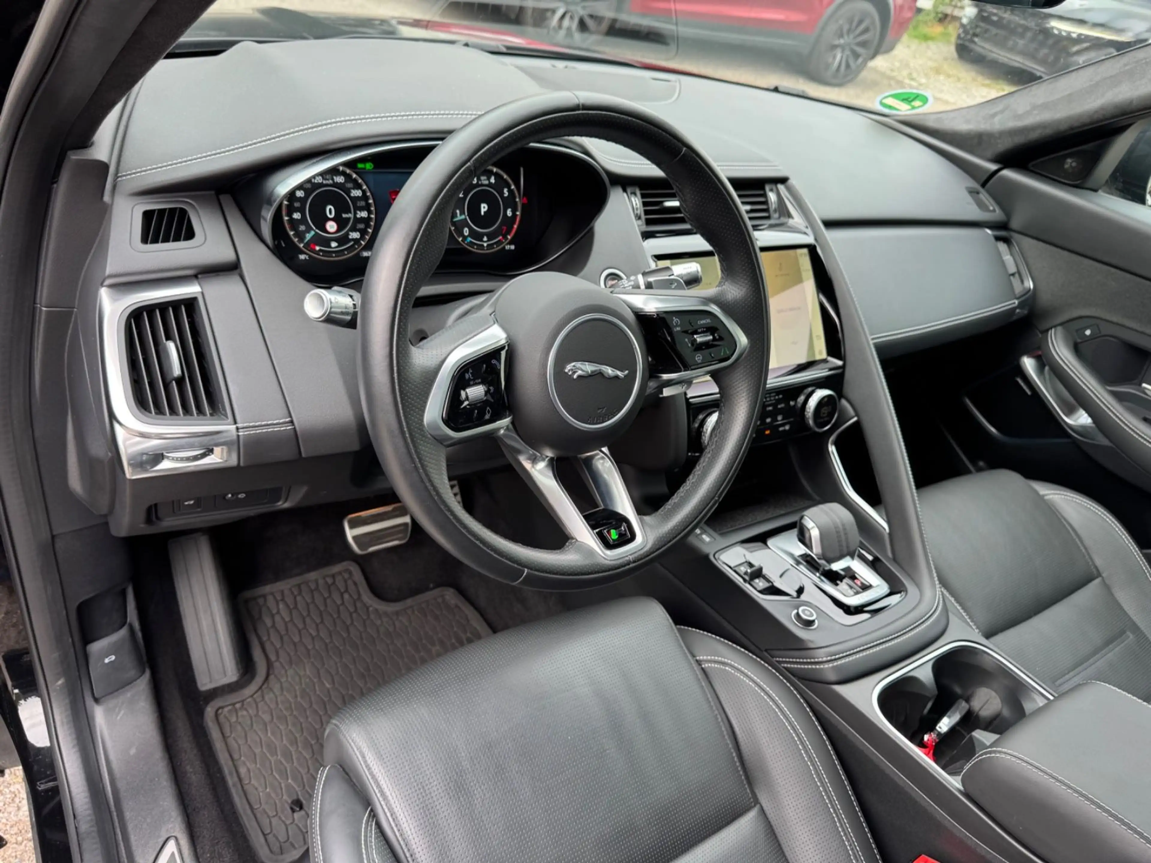 Jaguar E-Pace E-PACE R-Dynamic HSE AWD — photo 12