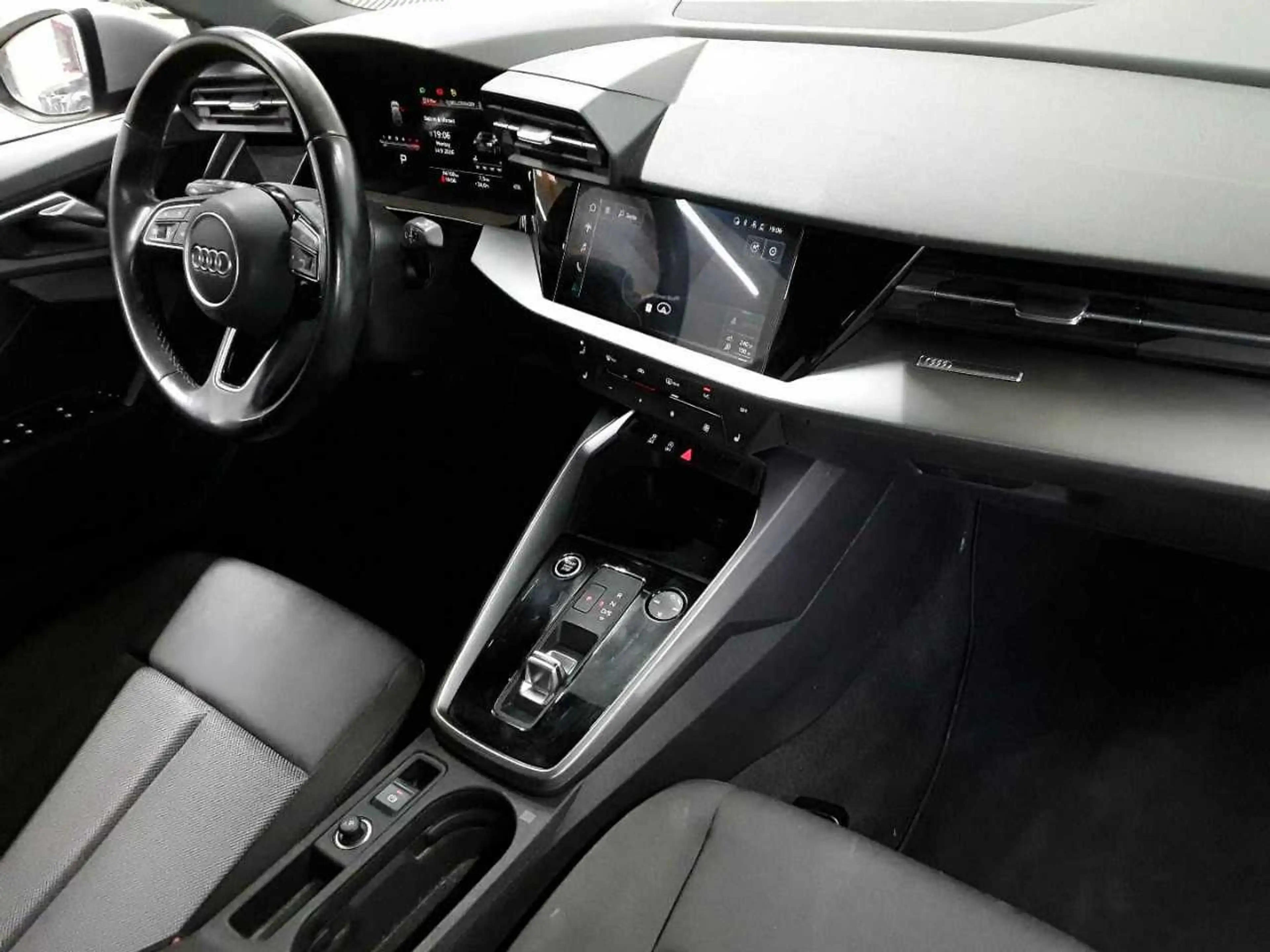 Audi A3 A3 35 TDI Sportback S tronic Navi SHZ LED — photo 9