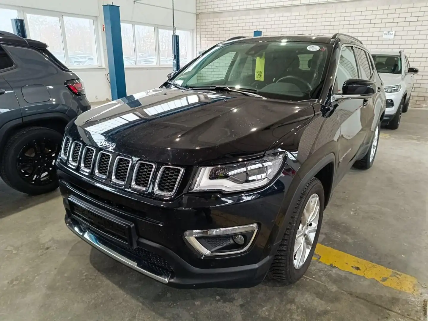 Jeep Compass Limited 1,3 TGDi NAV+KAM+XEN+ACC+CARPLAY Schwarz - 2