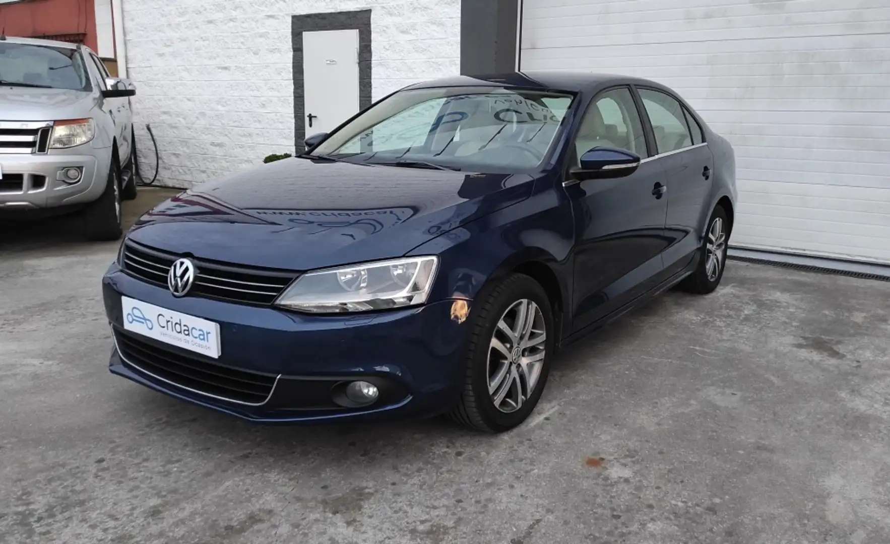 Volkswagen Jetta 1.6TDI Sport Azul - 1