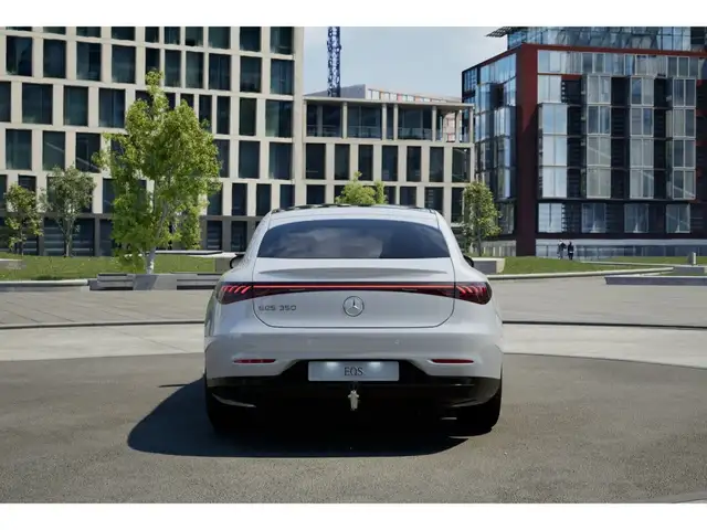 Mercedes-Benz Eqs view 6