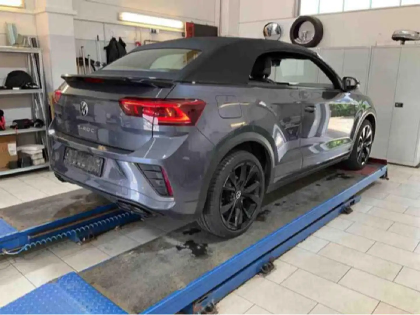Volkswagen T-Roc 1.5 TSI DSG R-Line Navi IQ.LIGHT Grau - 2