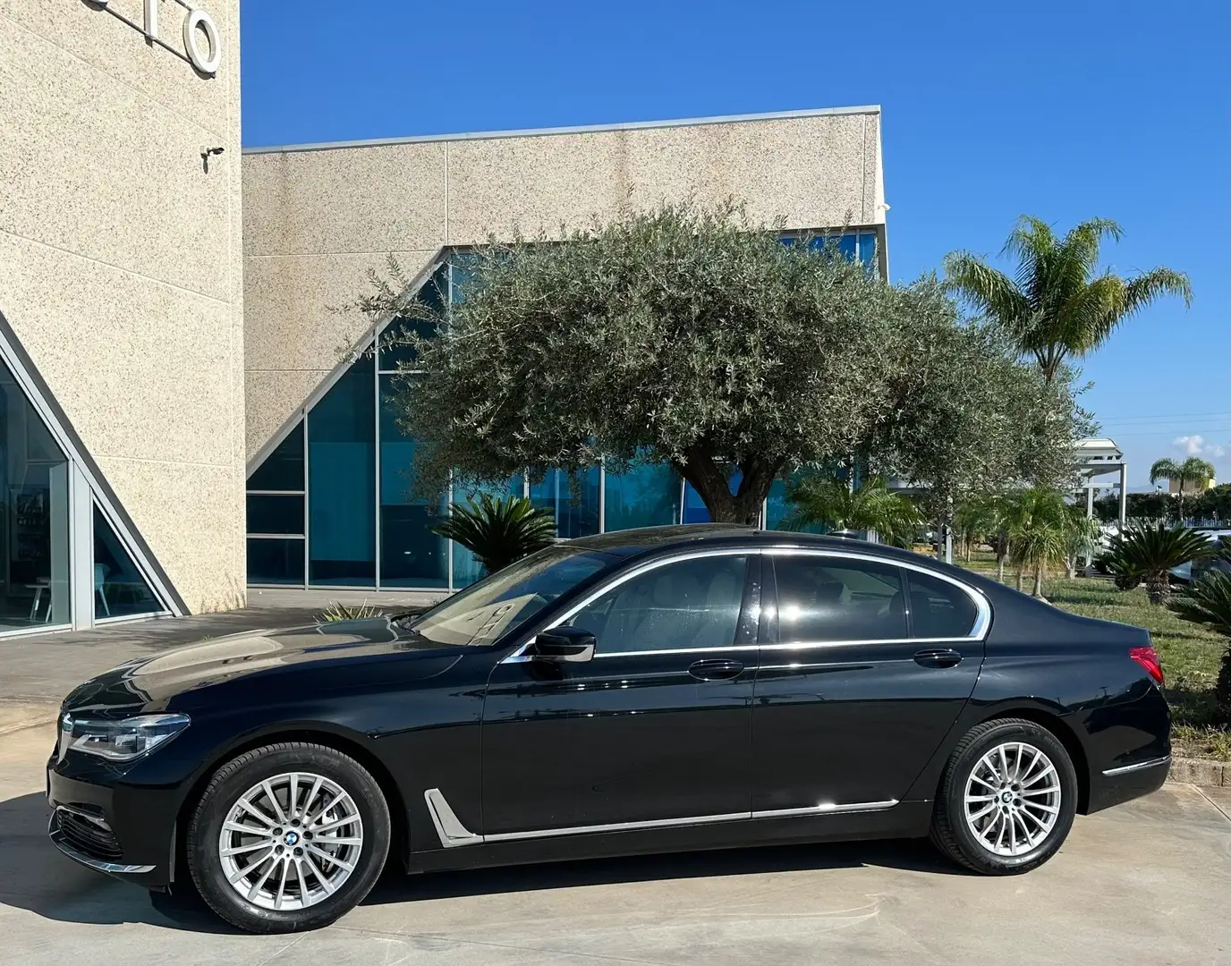 BMW 730 d Luxury auto Noir - 2