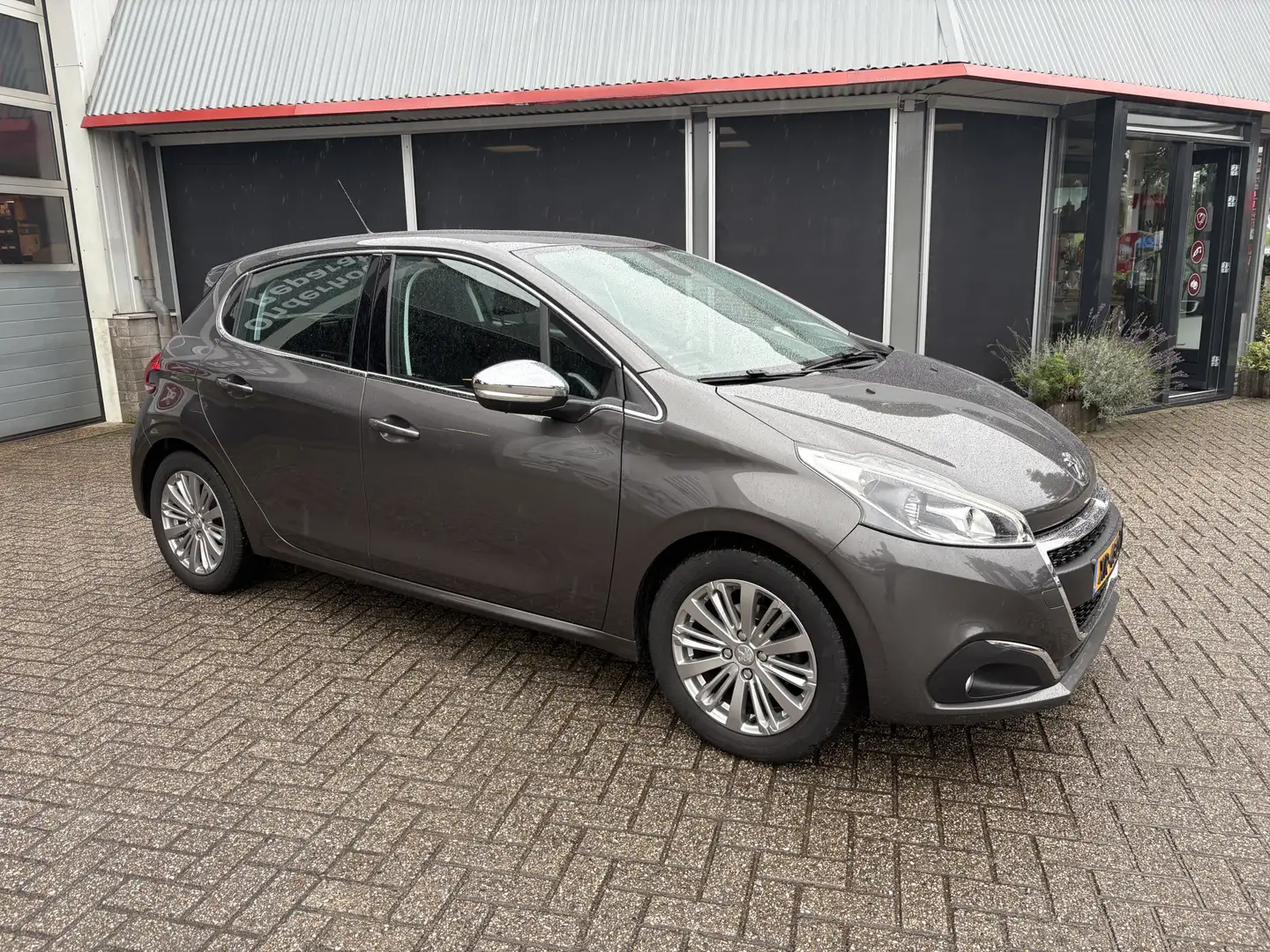 Peugeot 208 1.2 PureTech Blue Lease Allure Gris - 2