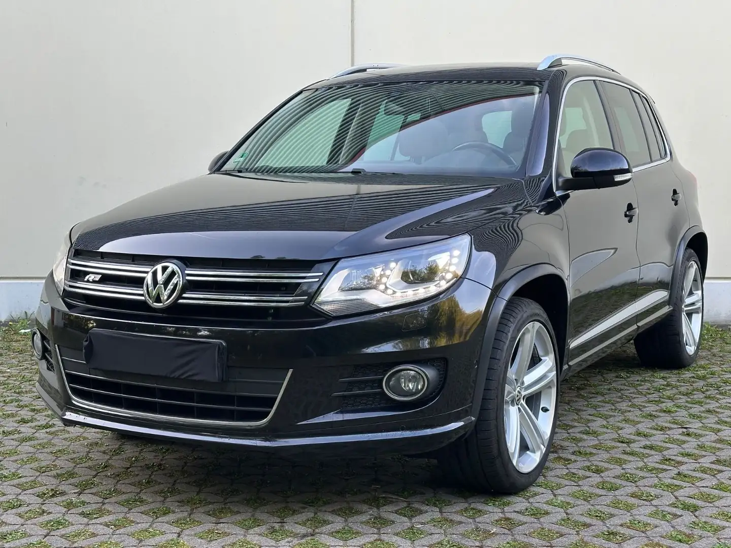 Volkswagen Tiguan 2.0 DSG 4Motion | R-Line | Pano | StandH Schwarz - 1