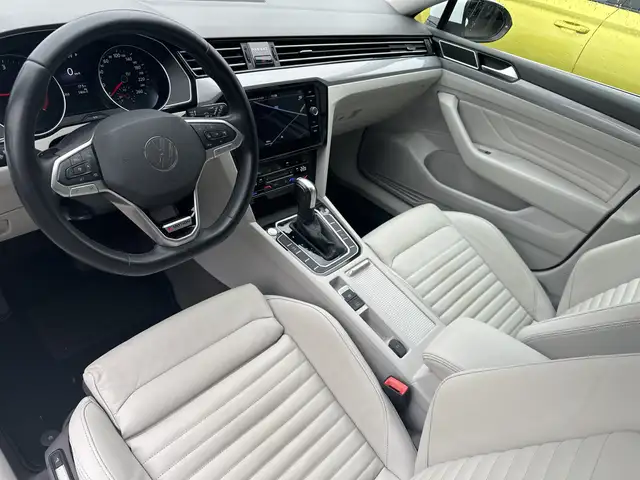 Volkswagen Passat view 10