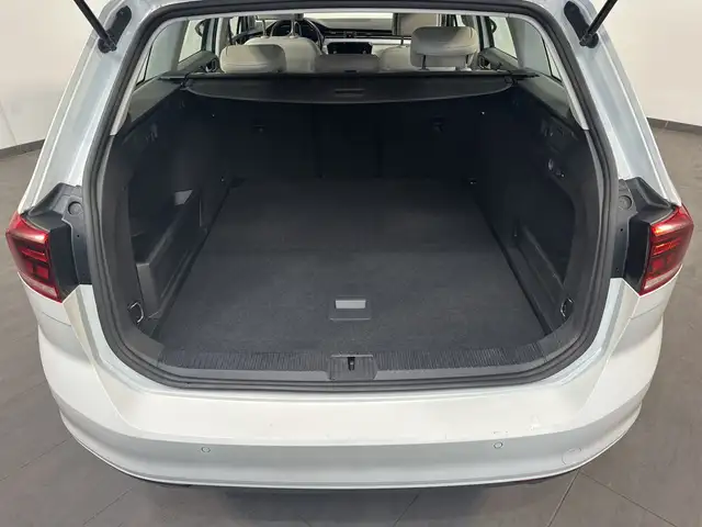 Volkswagen Passat view 6