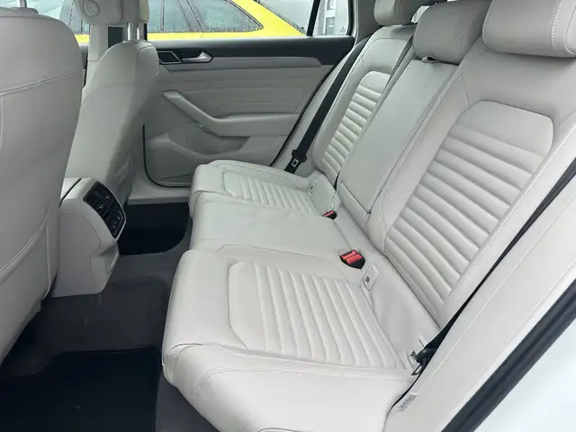 Volkswagen Passat view 12