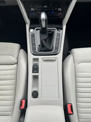 Volkswagen Passat view 15