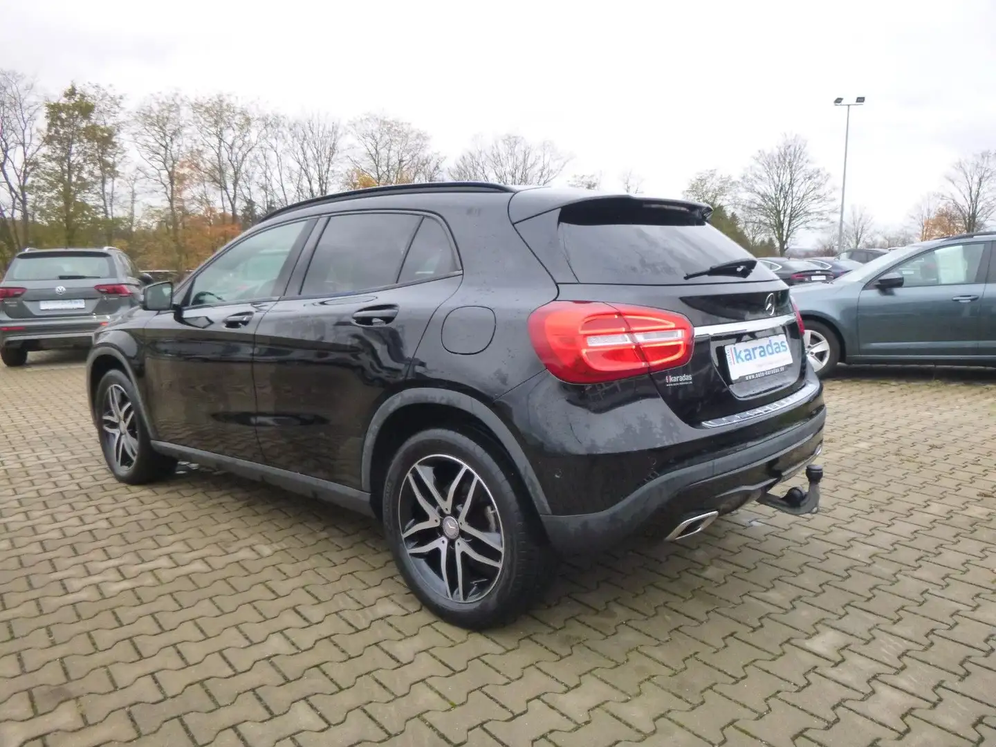 Mercedes-Benz GLA 250 NightPaket/AHK/NAVI/Bi-XEN/SHZ Schwarz - 2