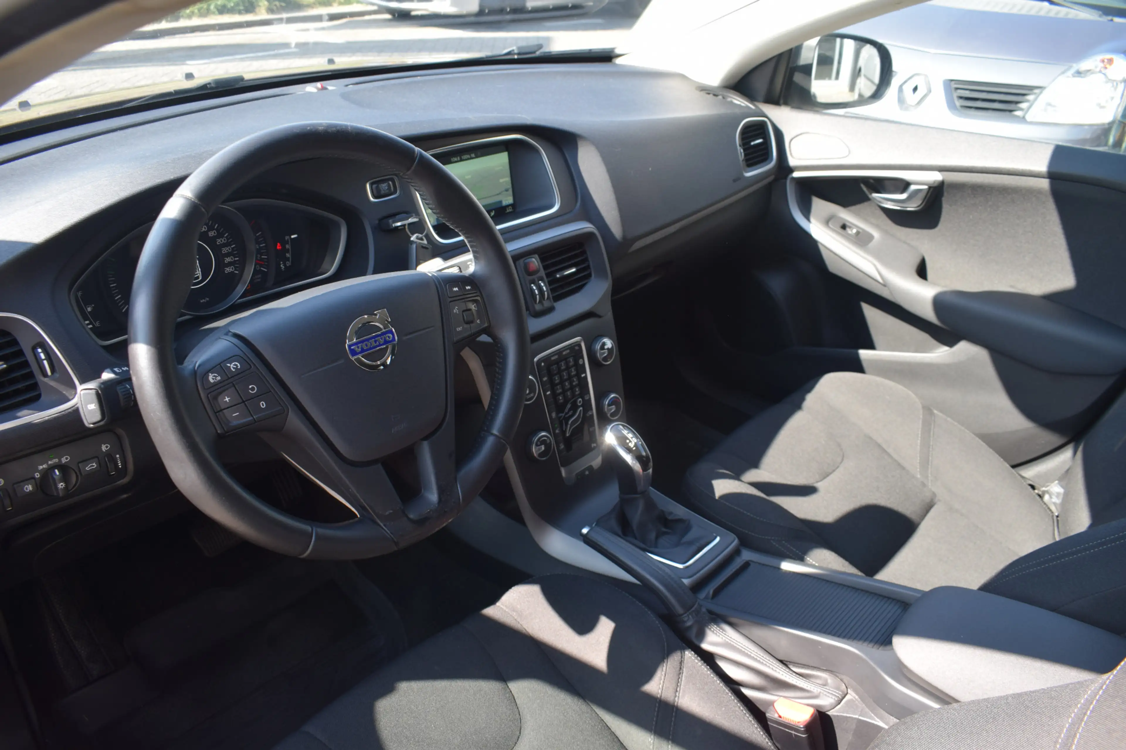 Volvo V40 Cross Country 1.5 T3 Momentum Automaat Climate Cruise PDC — photo 4