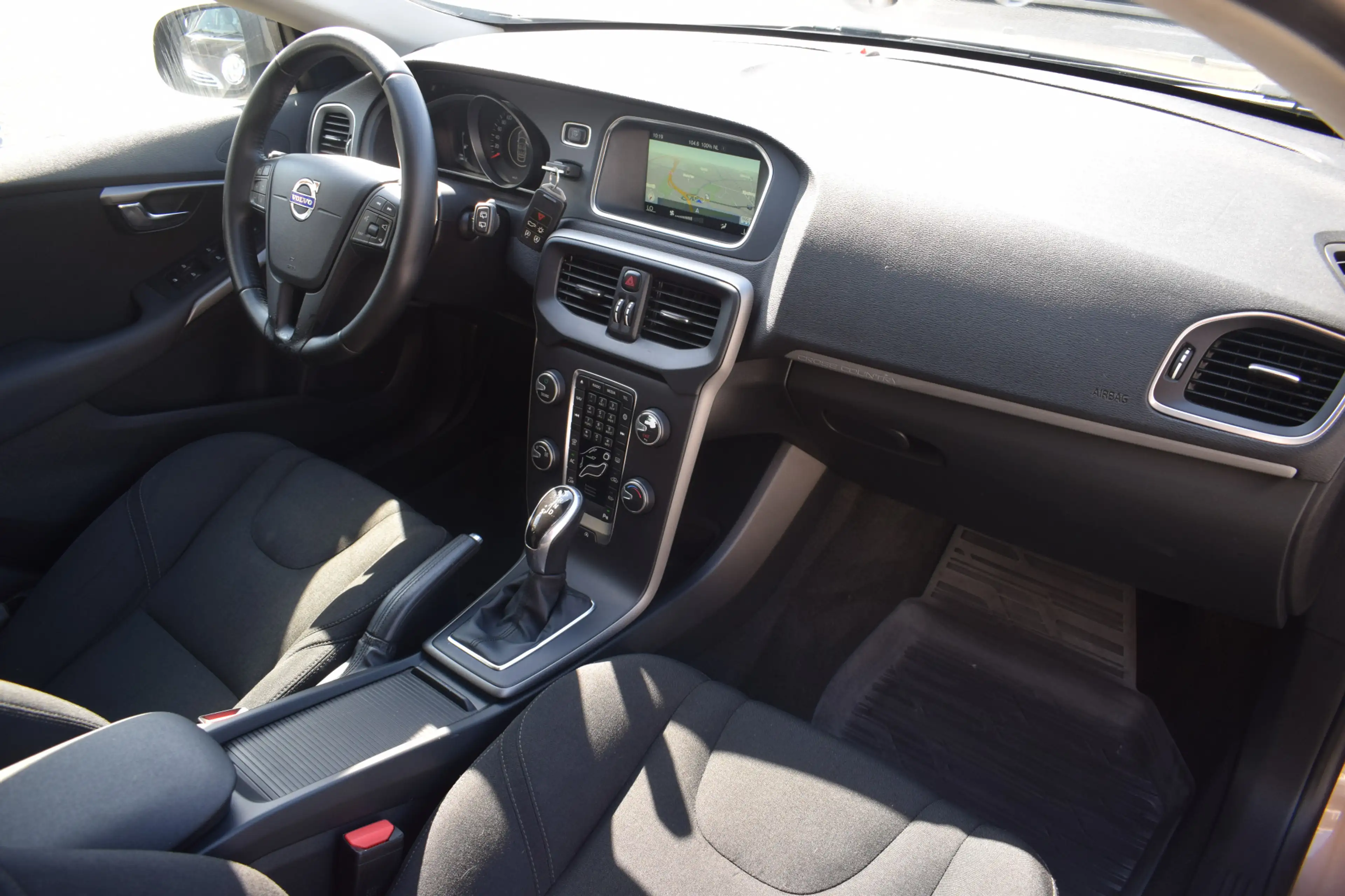 Volvo V40 Cross Country 1.5 T3 Momentum Automaat Climate Cruise PDC — photo 18