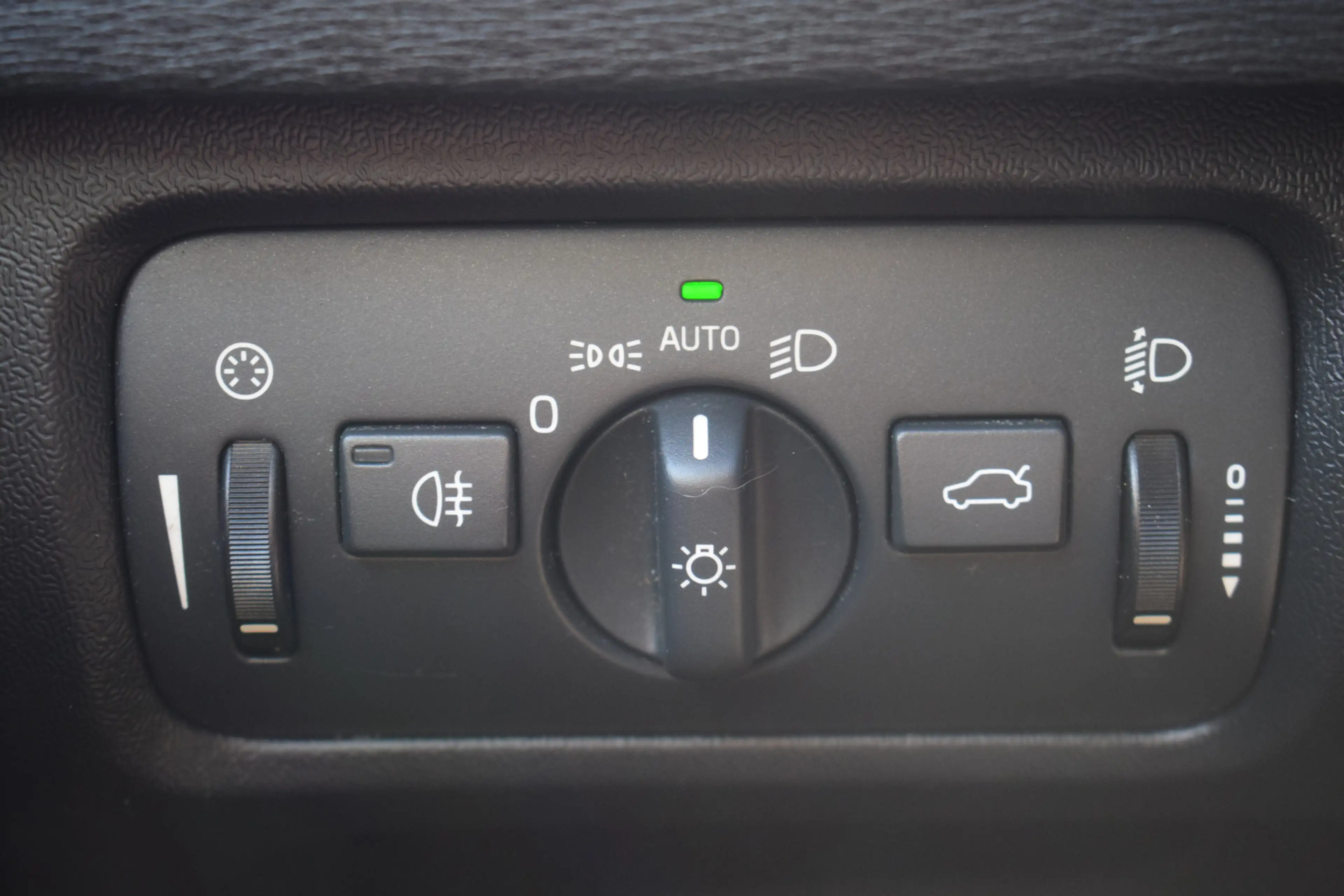 Volvo V40 Cross Country 1.5 T3 Momentum Automaat Climate Cruise PDC — photo 22