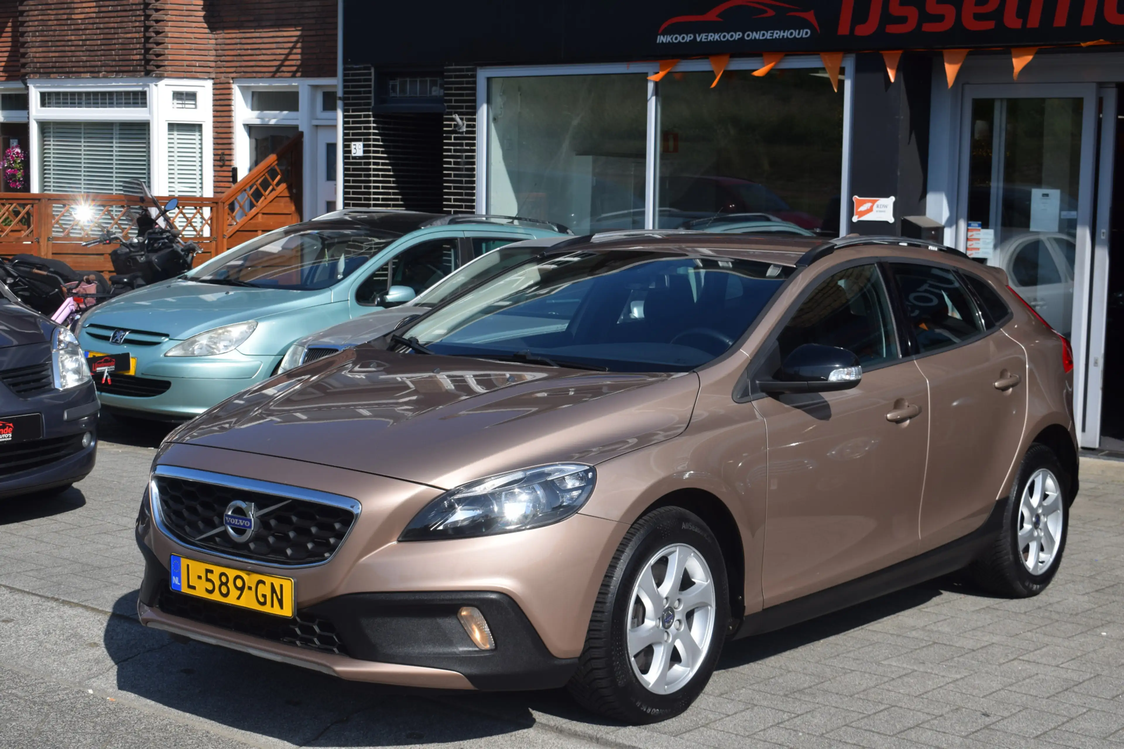 Volvo V40 Cross Country 1.5 T3 Momentum Automaat Climate Cruise PDC — photo 2