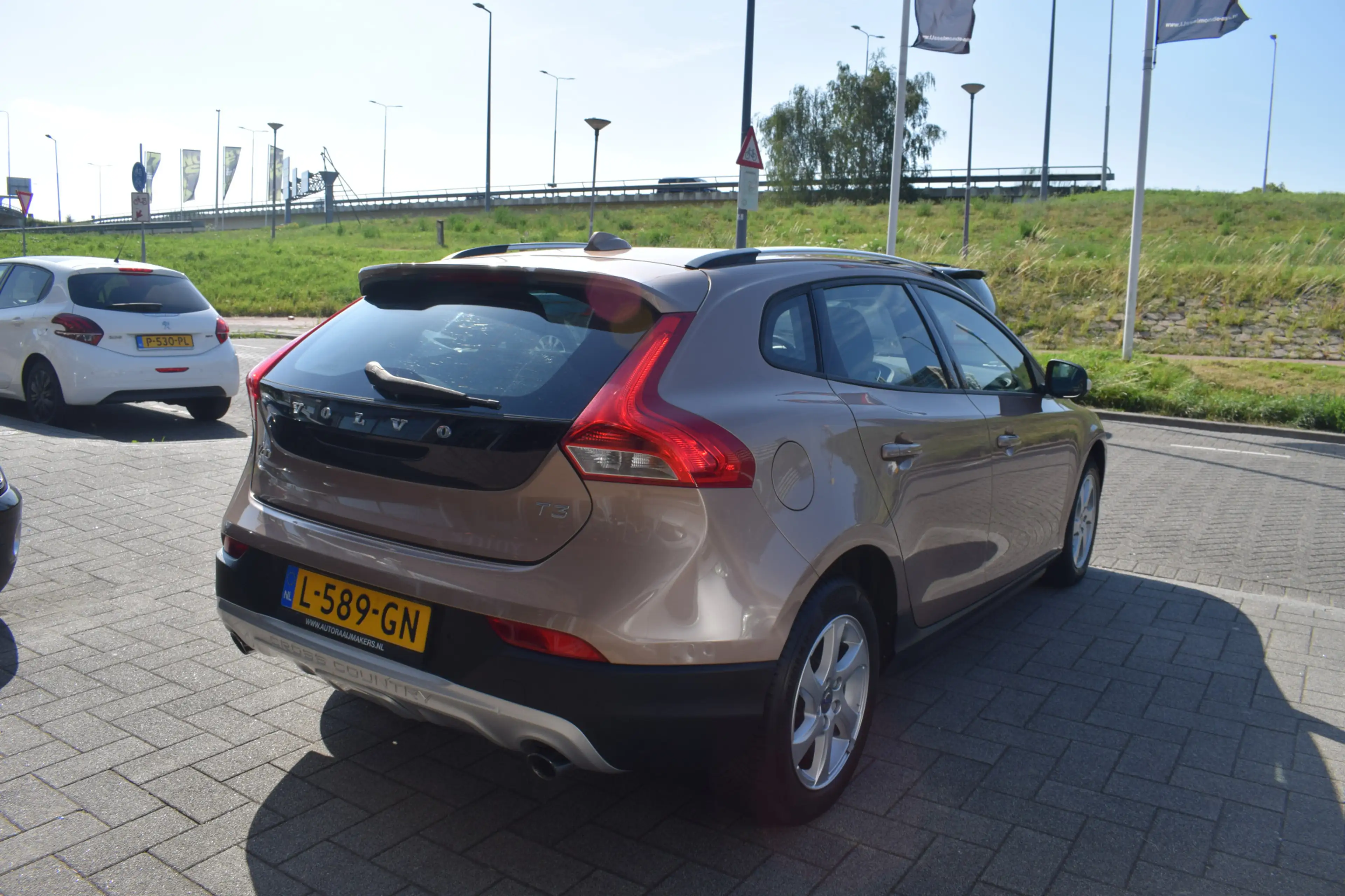 Volvo V40 Cross Country 1.5 T3 Momentum Automaat Climate Cruise PDC — photo 8